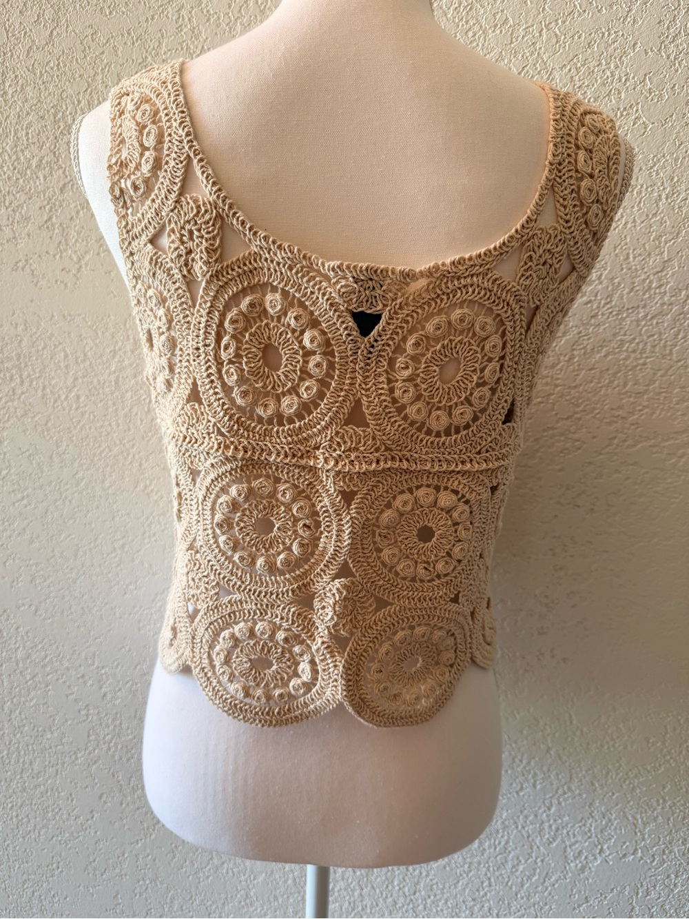 Alya Crochet Circle Crop Top in Cream - Picture 5 of 10